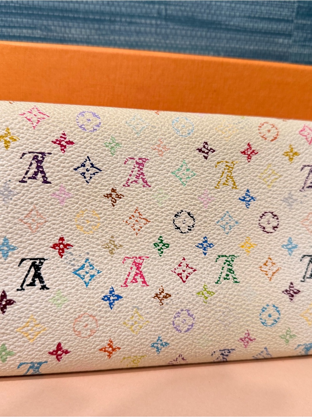 Louis Vuitton w/COA
Monogram Multicolore
International Wallet - Picture 5 of 16
